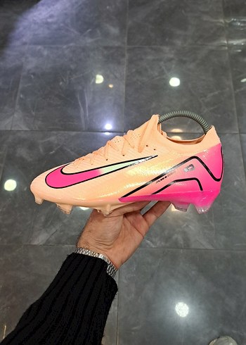 Renkli Pembe Nike Erkek Futbol Kramponu - Görsel 2