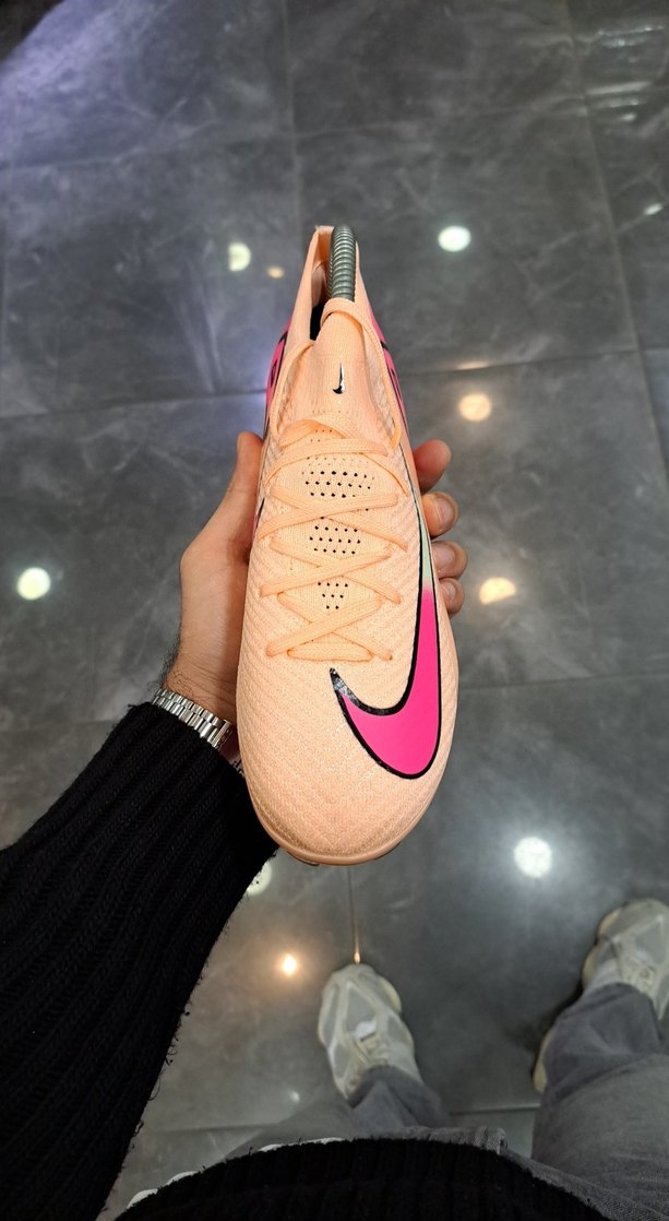 Renkli Pembe Nike Erkek Futbol Kramponu - Görsel 4