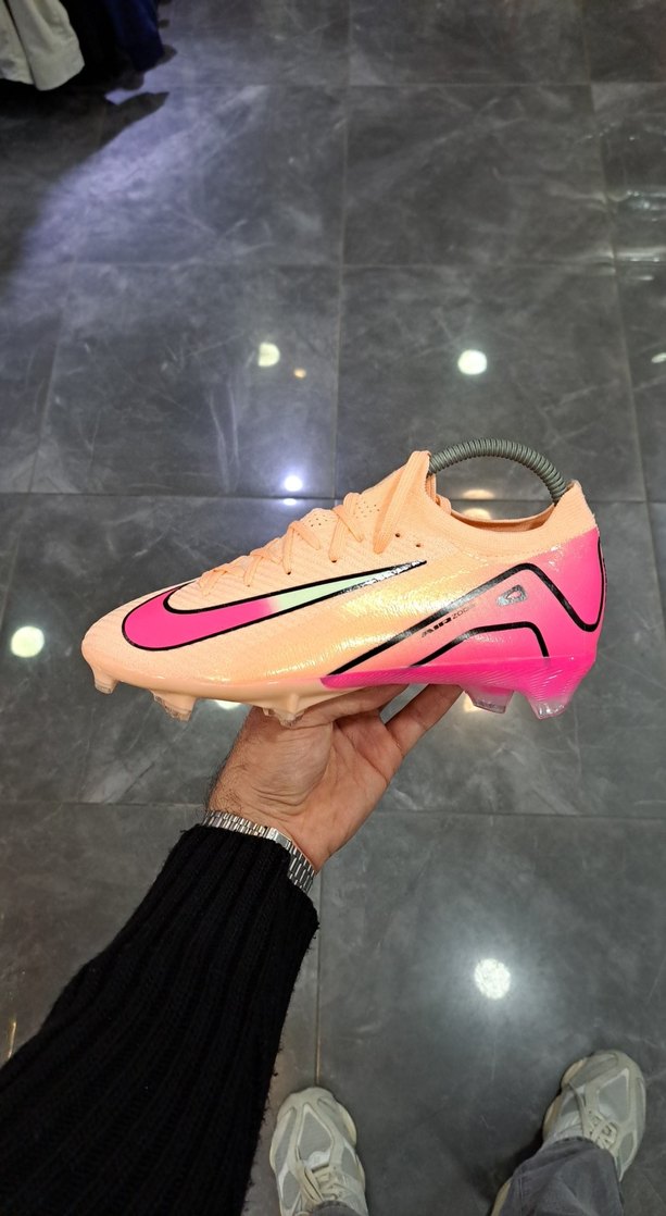 Renkli Pembe Nike Erkek Futbol Kramponu - Görsel 2