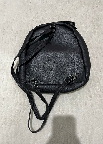 Siyah Deri Sırt Çantası - Görsel 2