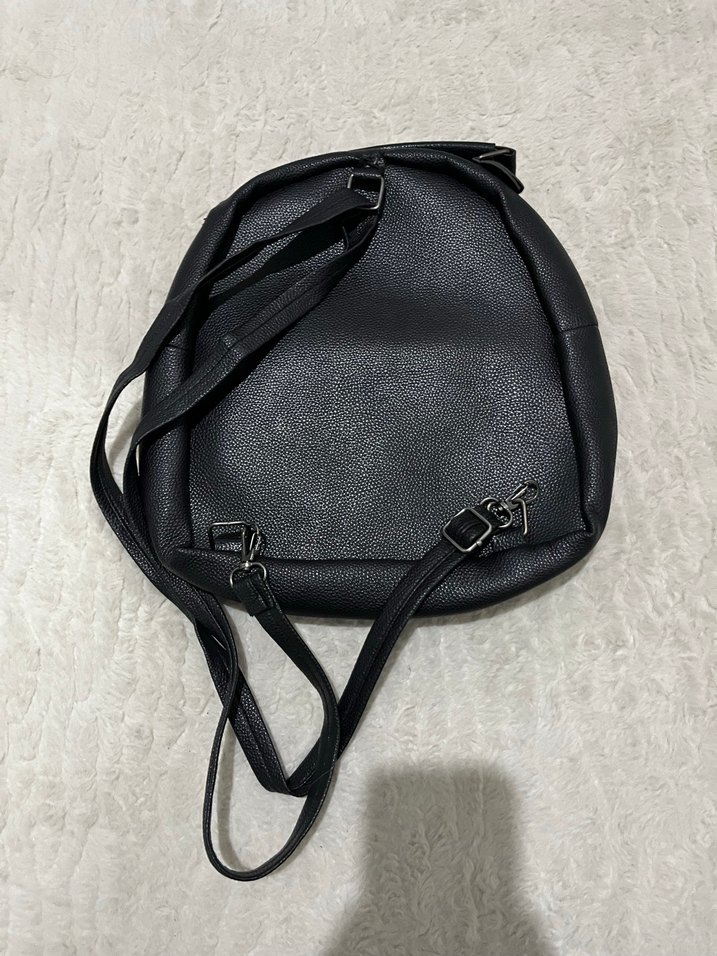 Siyah Deri Sırt Çantası - Görsel 2