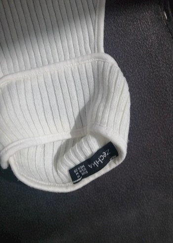 Beyaz sırt detaylı bluz - Görsel 2