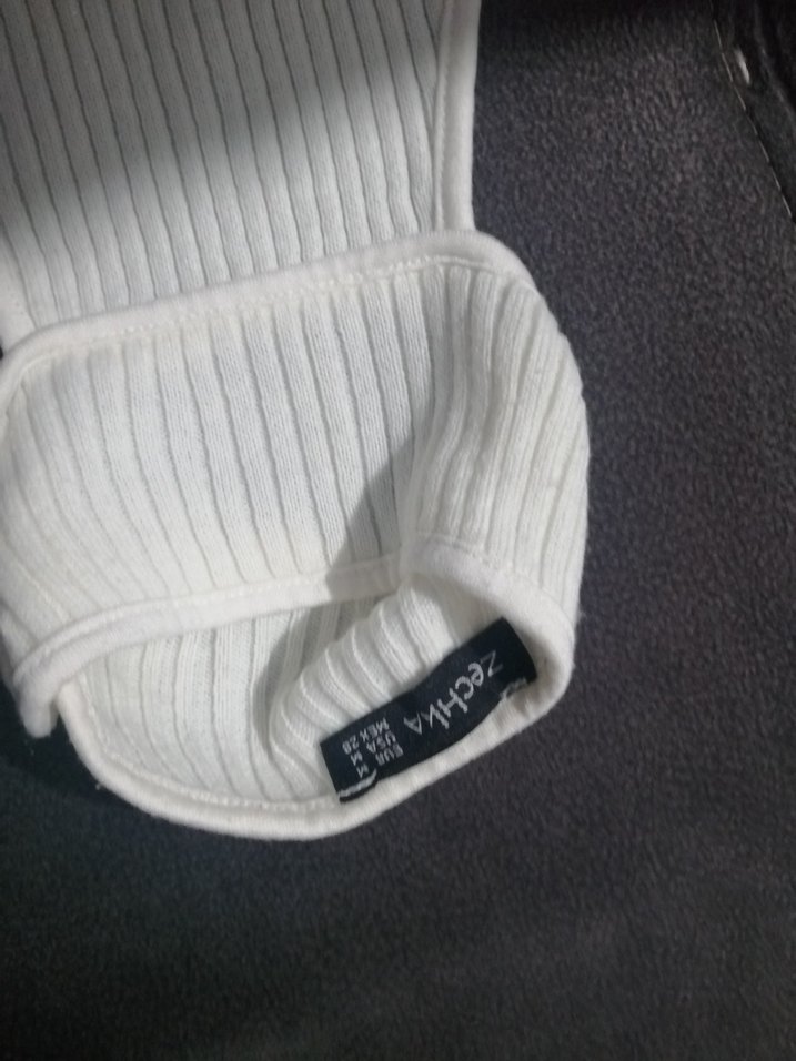 Beyaz sırt detaylı bluz - Görsel 2