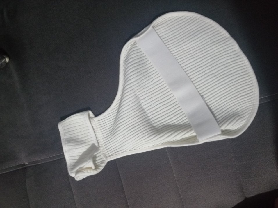 Beyaz sırt detaylı bluz - Görsel 3