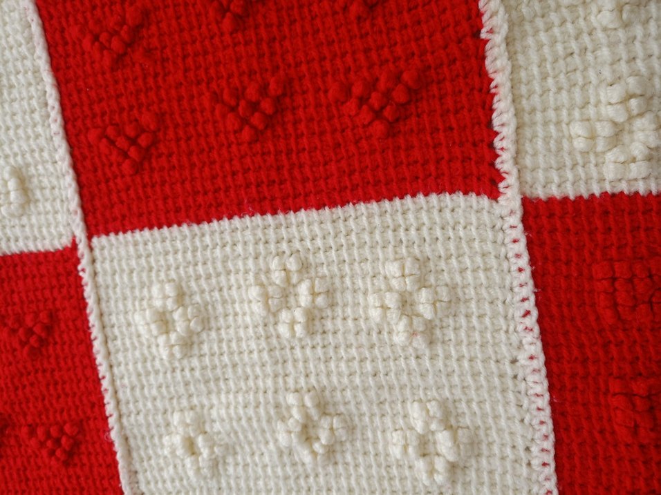 Kırmızı Beyaz Örgü Bebek Battaniyesi - Görsel 3
