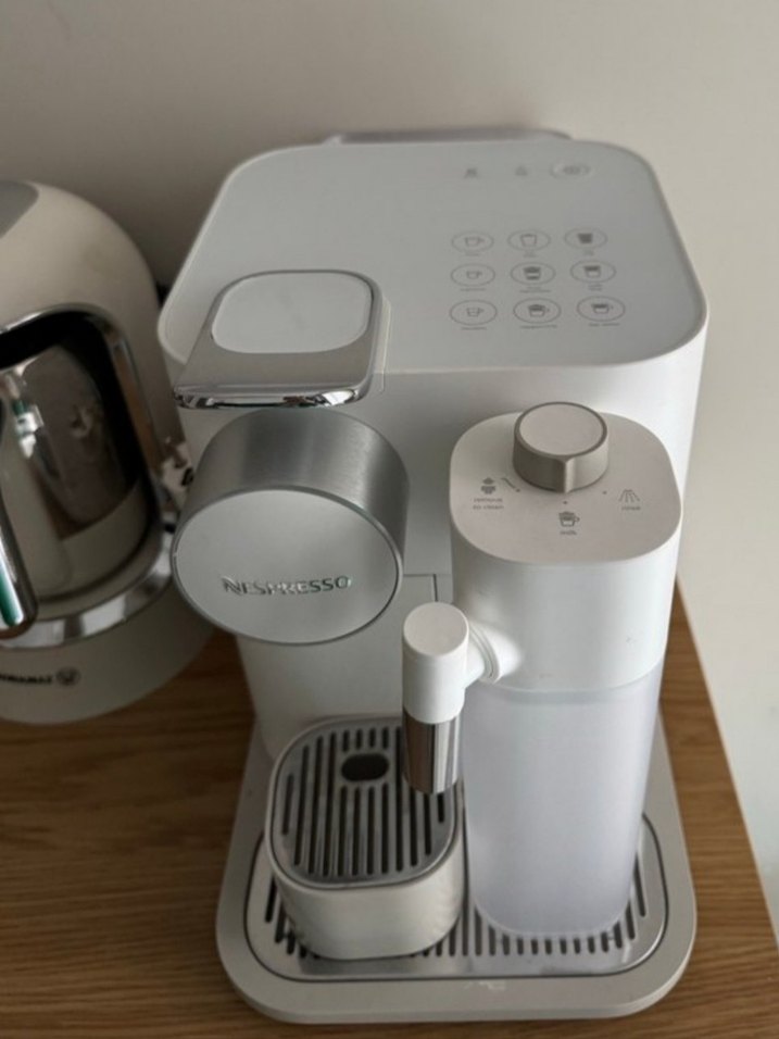 Beyaz Gri Kahve Makinesi Nespresso - Görsel 2