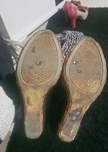 Yeşil Nakışlı Süet Dolgu Topuklu Kadın Ayakkabı - Görsel 4