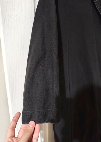 Düğmeli Siyah taşlanmış kot trençkot - Görsel 3