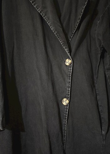 Düğmeli Siyah taşlanmış kot trençkot - Görsel 4