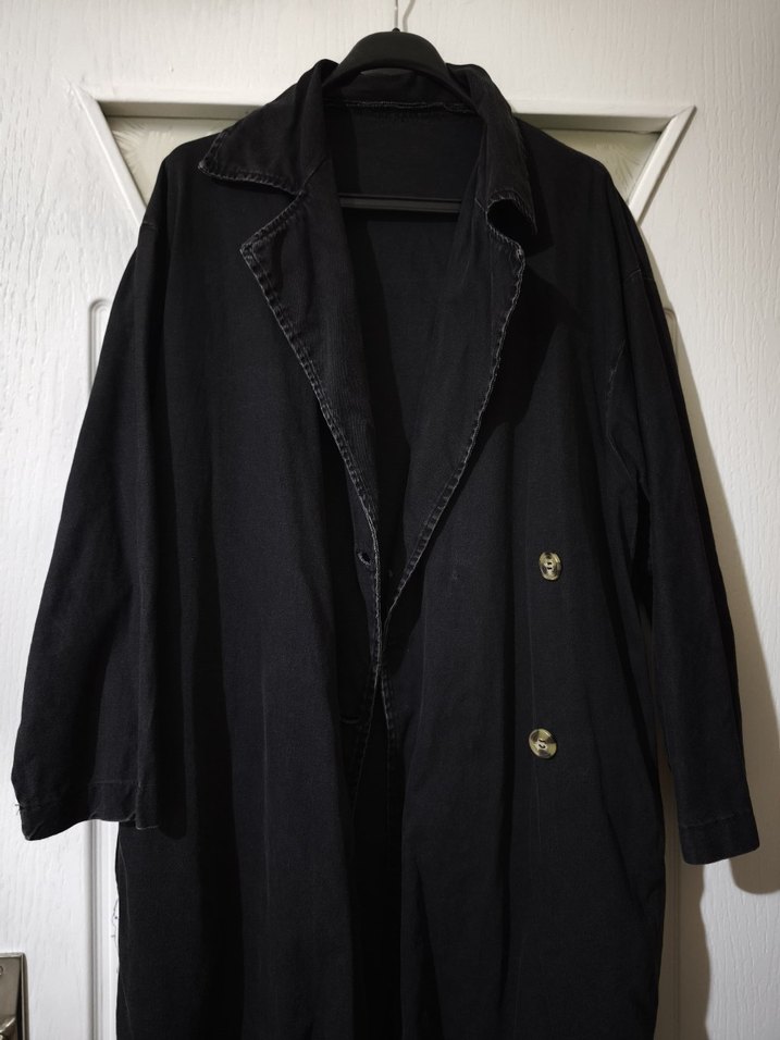 Düğmeli Siyah taşlanmış kot trençkot - Görsel 2