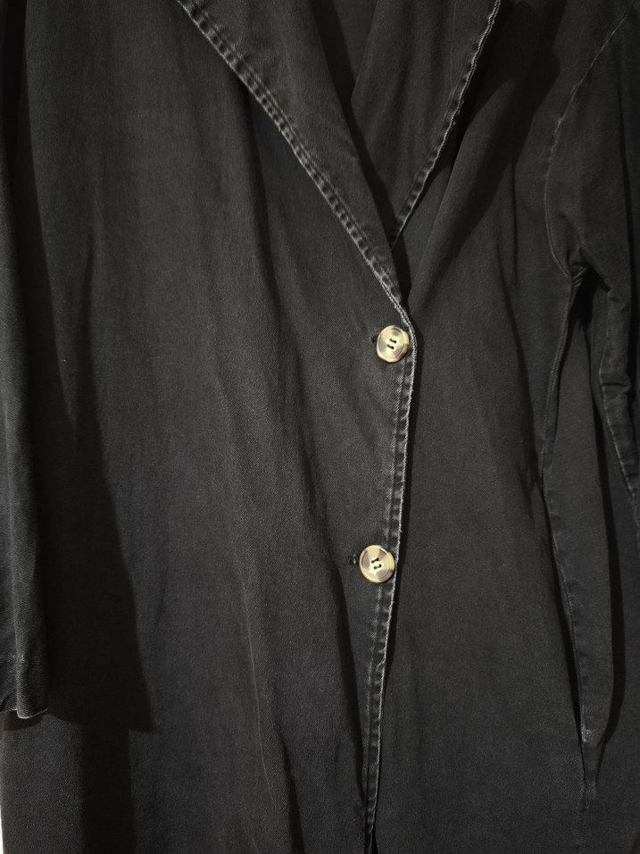 Düğmeli Siyah taşlanmış kot trençkot - Görsel 4