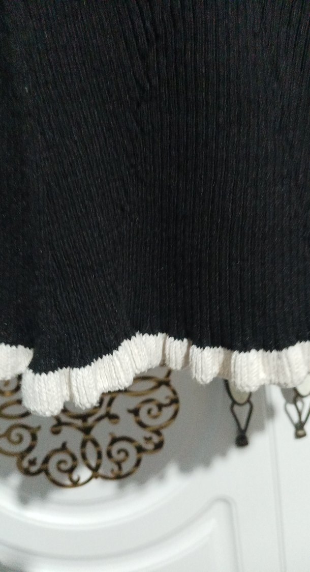 Kadın Siyah V Yakalı Dantel Detaylı Mini Süveter - Görsel 3