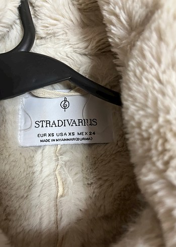 Beyaz Kürklü Kadın Mont - Görsel 3