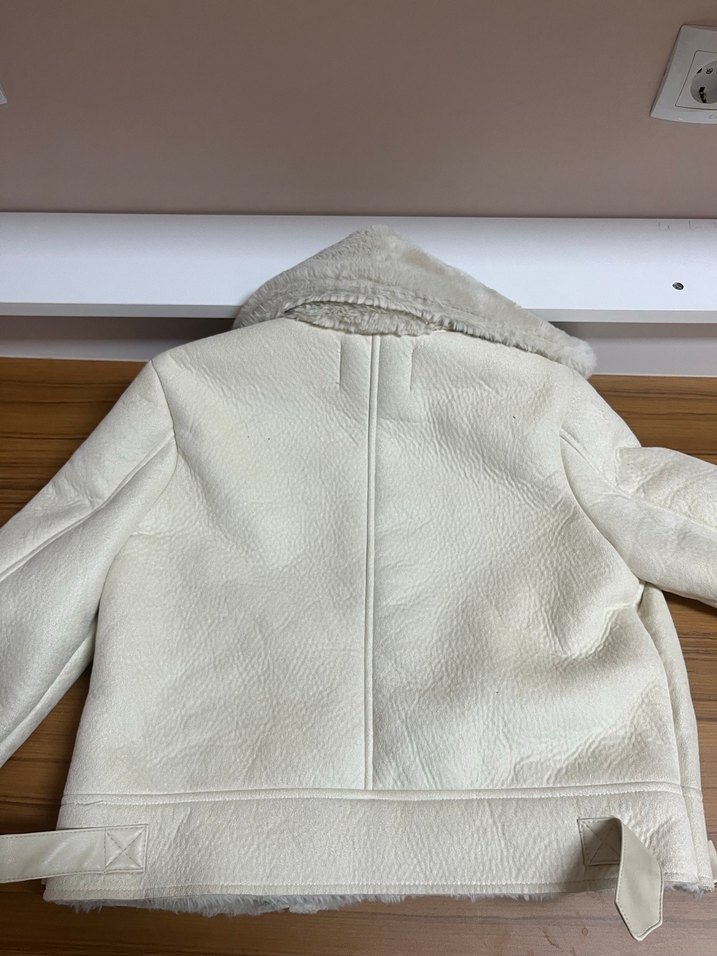 Beyaz Kürklü Kadın Mont - Görsel 2