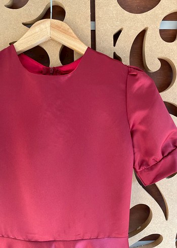 Bordo Kısa Kollu Saten Elbise - Görsel 3