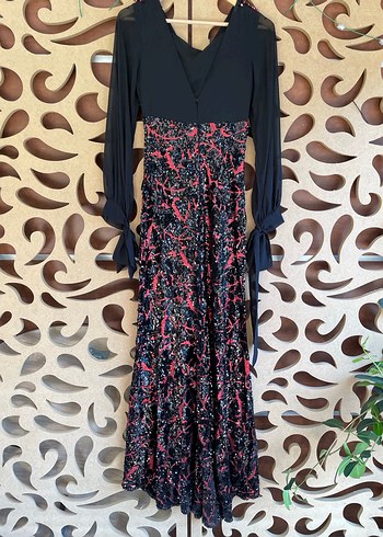 Uzun Siyah Desenli V Yaka Payetli Kadın Elbise - Görsel 2