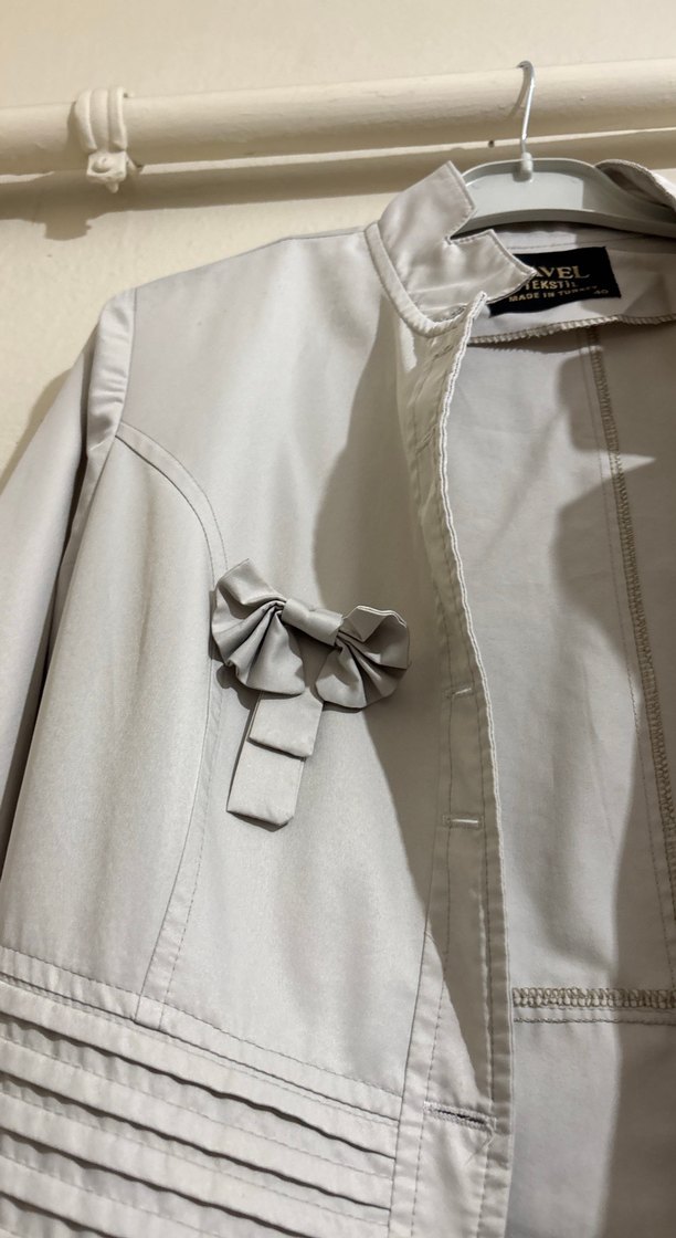 Düğmeli Beyaz Uzun Keten Trençkot - Görsel 3