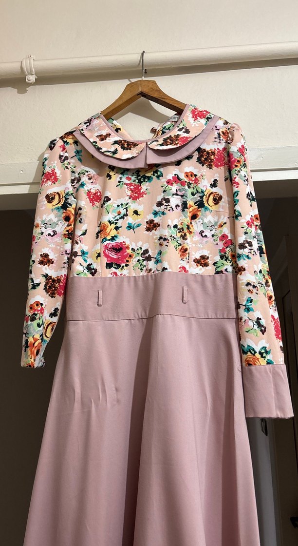 Çiçek Desenli Bej Uzun Elbise - Görsel 2