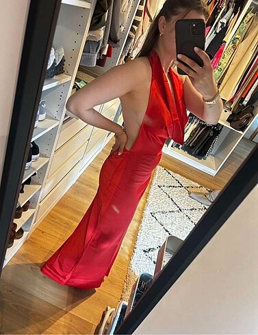 Zara Kırmızı sırt dekolteli saten elbise