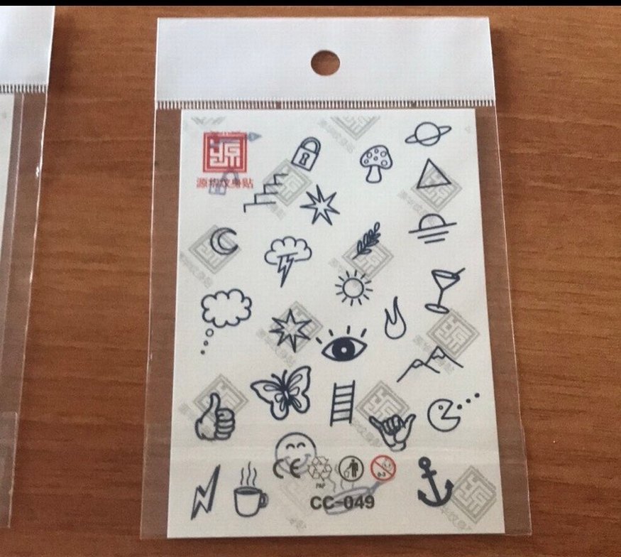 Siyah Dövme Desenli Tırnak Süslemeleri - Görsel 2