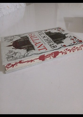 Gallant - V.E. Schwab Roman - Görsel 3
