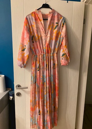 Trendyol Milla Pembe çok renkli Piliseli Uzun çiçekli Elbise - Görsel 7