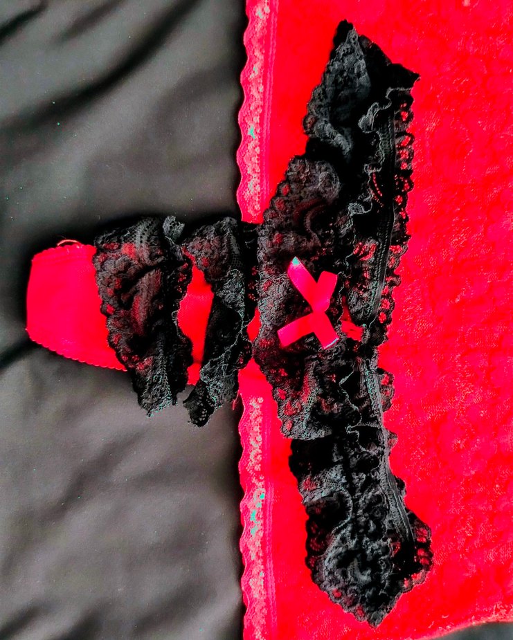 Kırmızı Nakışlı Mini Askılı Pijama, pullu şapka,orjinal tanga - Görsel 3