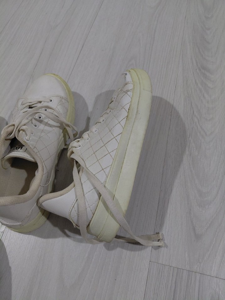 Beyaz Bağcıklı Kadın Spor Ayakkabısı - Görsel 5