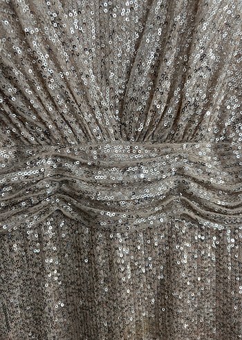 Bej Parlak Yılan Desenli Uzun Abiye Elbise - Görsel 4