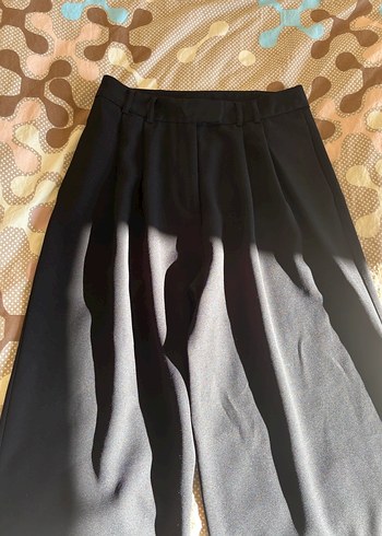 Kadın Siyah Pilili Midi Kumaş Pantolon - Görsel 2