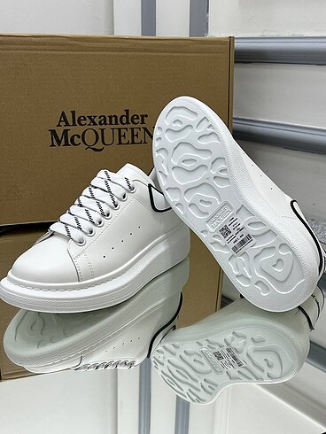 37 Beden beyaz Renk Alexander McQueen