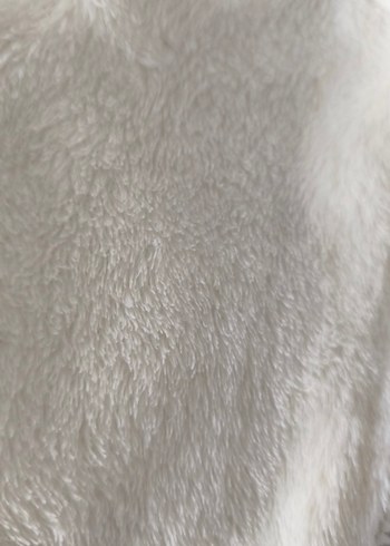 Kız Çocuk Kapüşonlu Beyaz Peluş Ceket - Görsel 3