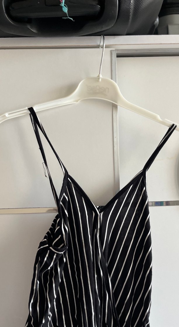 Çizgili Pilili Siyah Kadın Tulum - Görsel 2