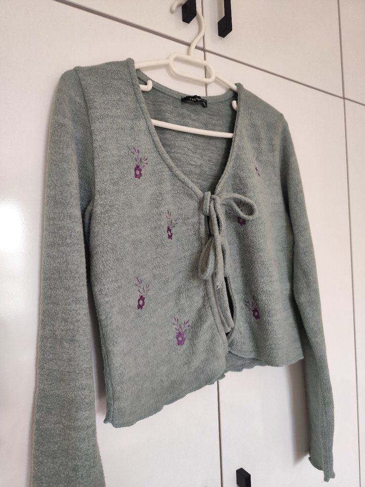 Gri Nakışlı Örgü Kadın Hırka - Görsel 2