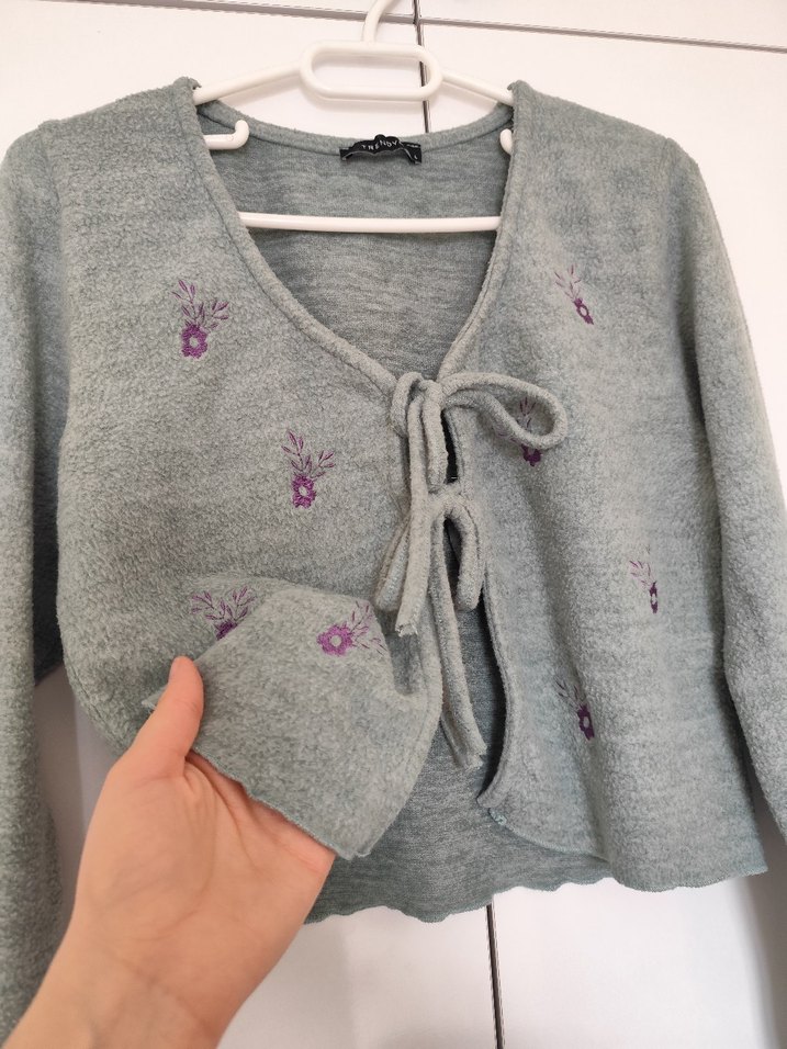 Gri Nakışlı Örgü Kadın Hırka - Görsel 3