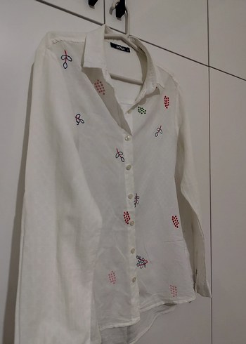 Nakışlı Beyaz Pamuklu Kadın Gömlek - Görsel 2