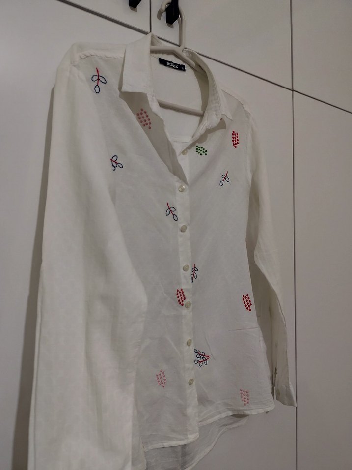 Nakışlı Beyaz Pamuklu Kadın Gömlek - Görsel 2