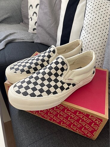 Damalı vans