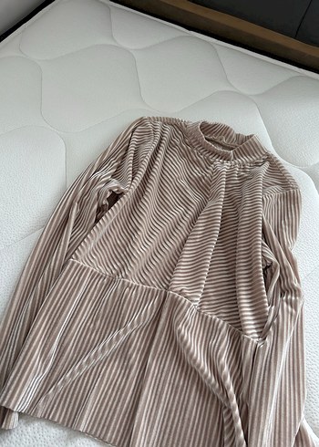 Kadın Bej Pliseli Uzun Kollu Boğazlı Ceket - Görsel 2