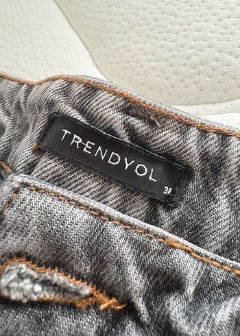 Kadın Gri Yıkamalı Mini Denim Şort - Görsel 2