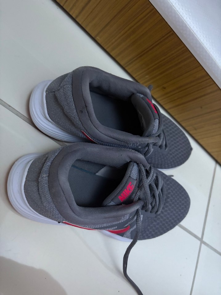 Gri Nike Spor Ayakkabı Elastik Bağcıklı - Görsel 2