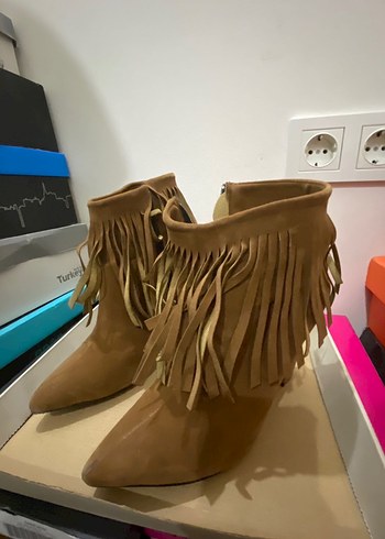 Püsküllü Bej Süet Kadın Bot - Görsel 2