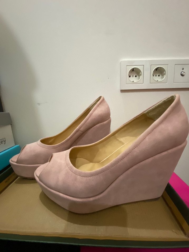 Pudra Süet Kadın Dolgu Topuklu Ayakkabı - Görsel 3