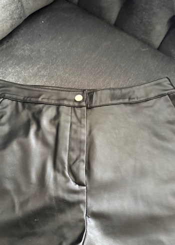 Kadın Siyah Mini Deri Şort - Görsel 2