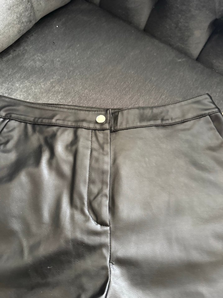 Kadın Siyah Mini Deri Şort - Görsel 2