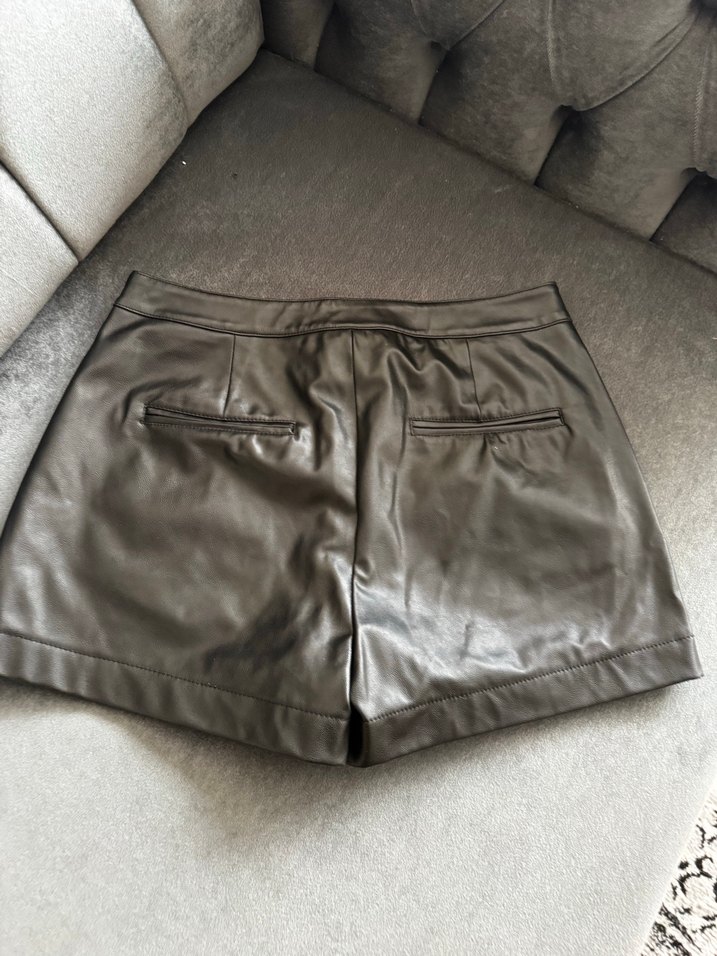 Kadın Siyah Mini Deri Şort - Görsel 4