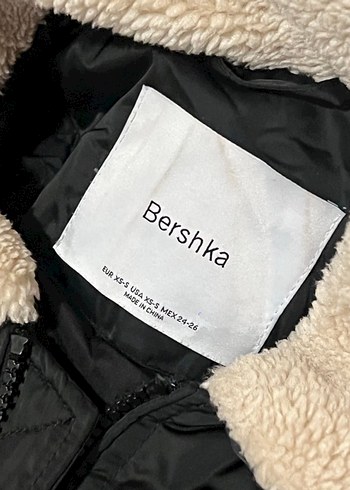 Siyah Kürklü Kadın Mont Bershka - Görsel 2