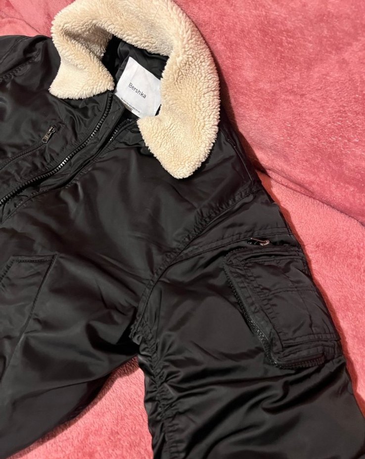 Siyah Kürklü Kadın Mont Bershka - Görsel 4