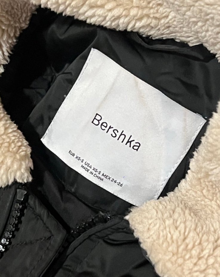 Siyah Kürklü Kadın Mont Bershka - Görsel 2