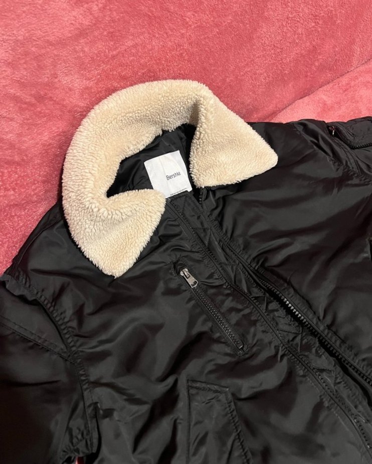 Siyah Kürklü Kadın Mont Bershka - Görsel 3